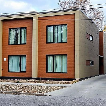 Kcm Mikros Smart Apartments 8 クリーブランド エクステリア 写真