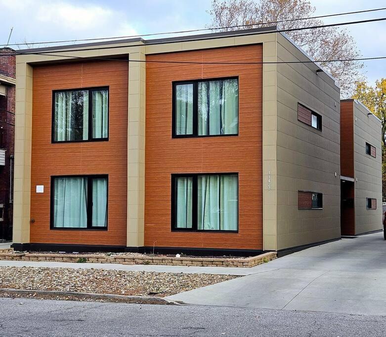 Kcm Mikros Smart Apartments 8 クリーブランド エクステリア 写真